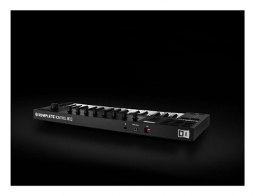 NATIVE INSTRUMENTS Komplete Kontrol M32