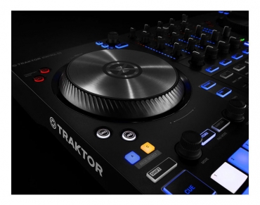 NATIVE INSTRUMENTS Traktor Kontrol S3